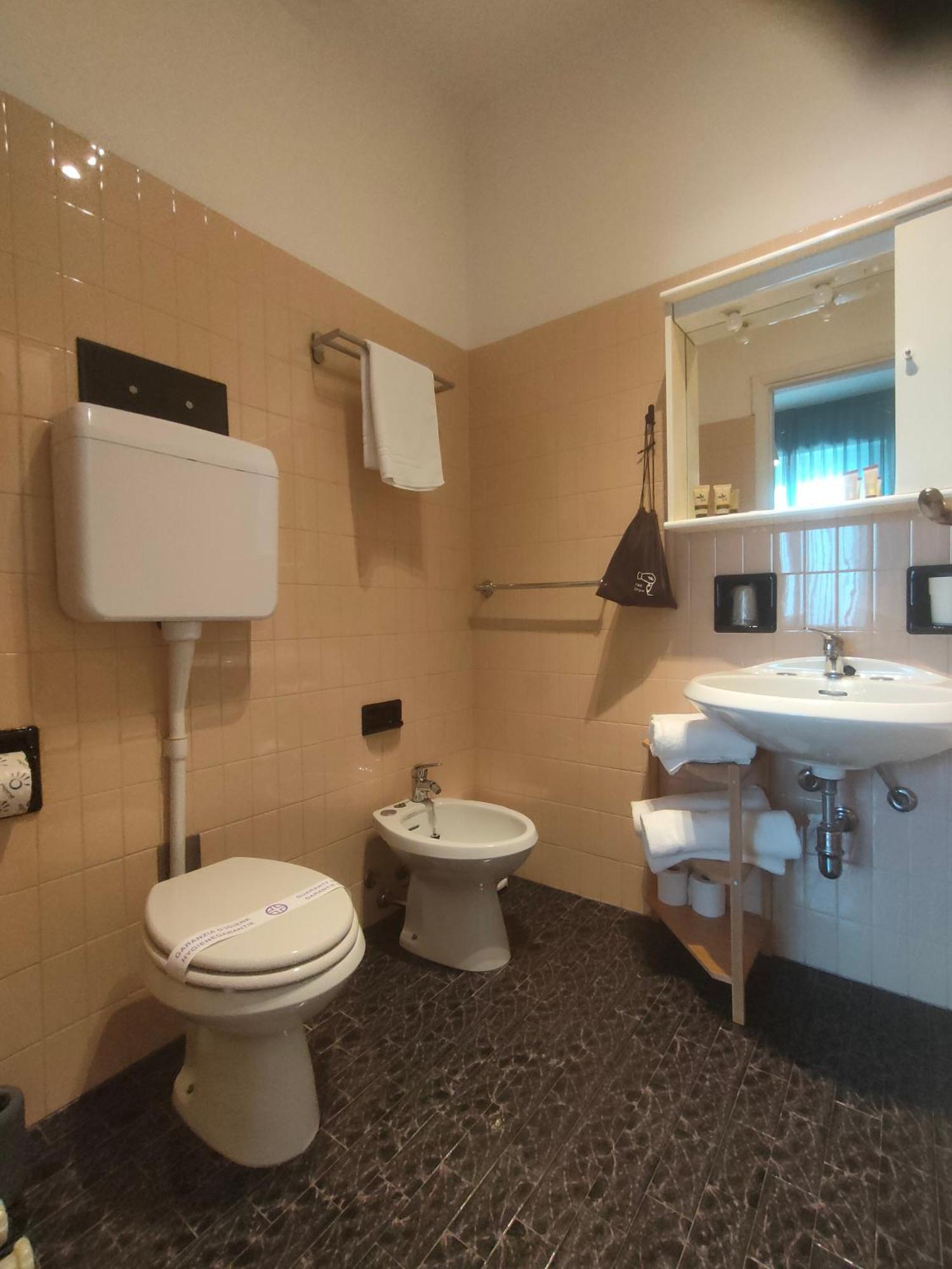 Albergo La Pescatrice Moniga del Garda Pokoj fotografie